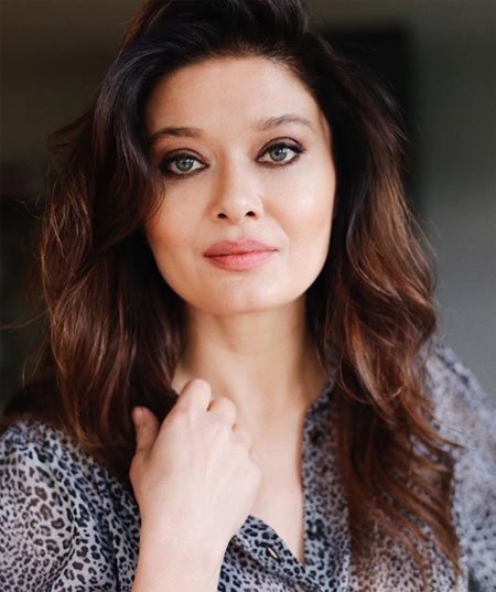 Nurgül Yeşilçay saç rengi ve stilleri 7