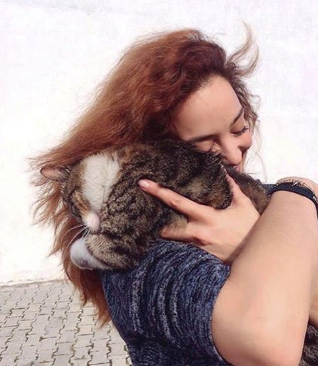 Azra Akın Saç Rengi ve Modelleri 7