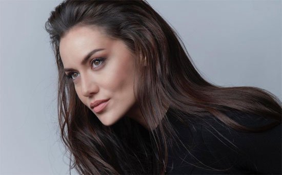 Fahriye Evcen Saç Rengi ve Modelleri 1