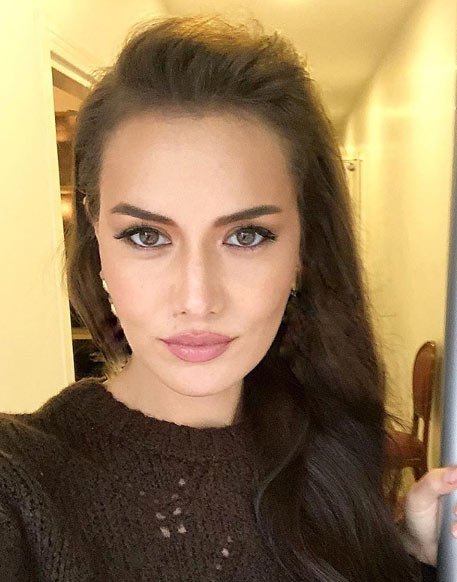 Fahriye Evcen Saç Rengi ve Modelleri 7