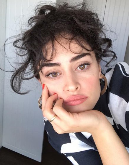 Esra Bilgiç saç rengi ve modelleri 3