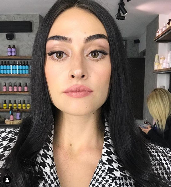 Esra Bilgiç saç rengi ve modelleri 6